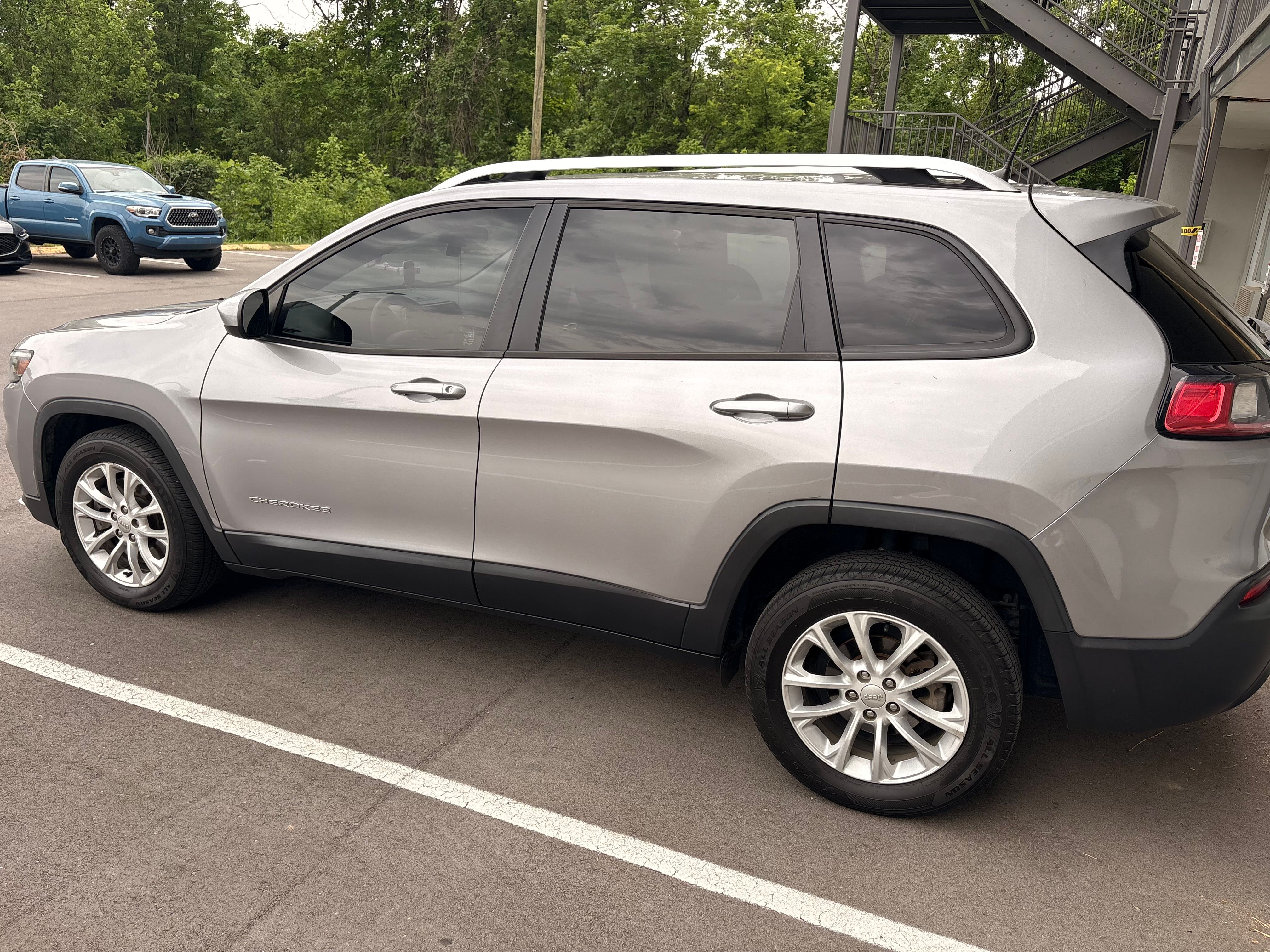 Used 2020 Jeep Cherokee Latitude FWD image 6