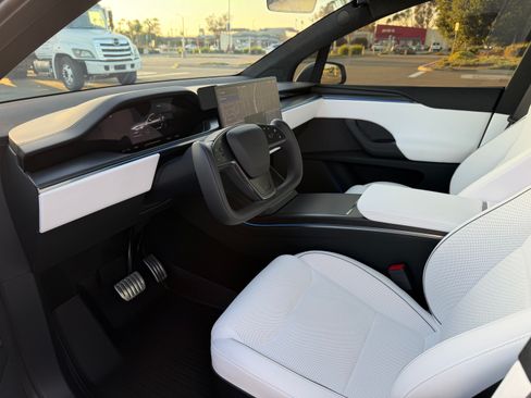 Used 2026 Tesla Model X Plaid AWD/4WD image 16