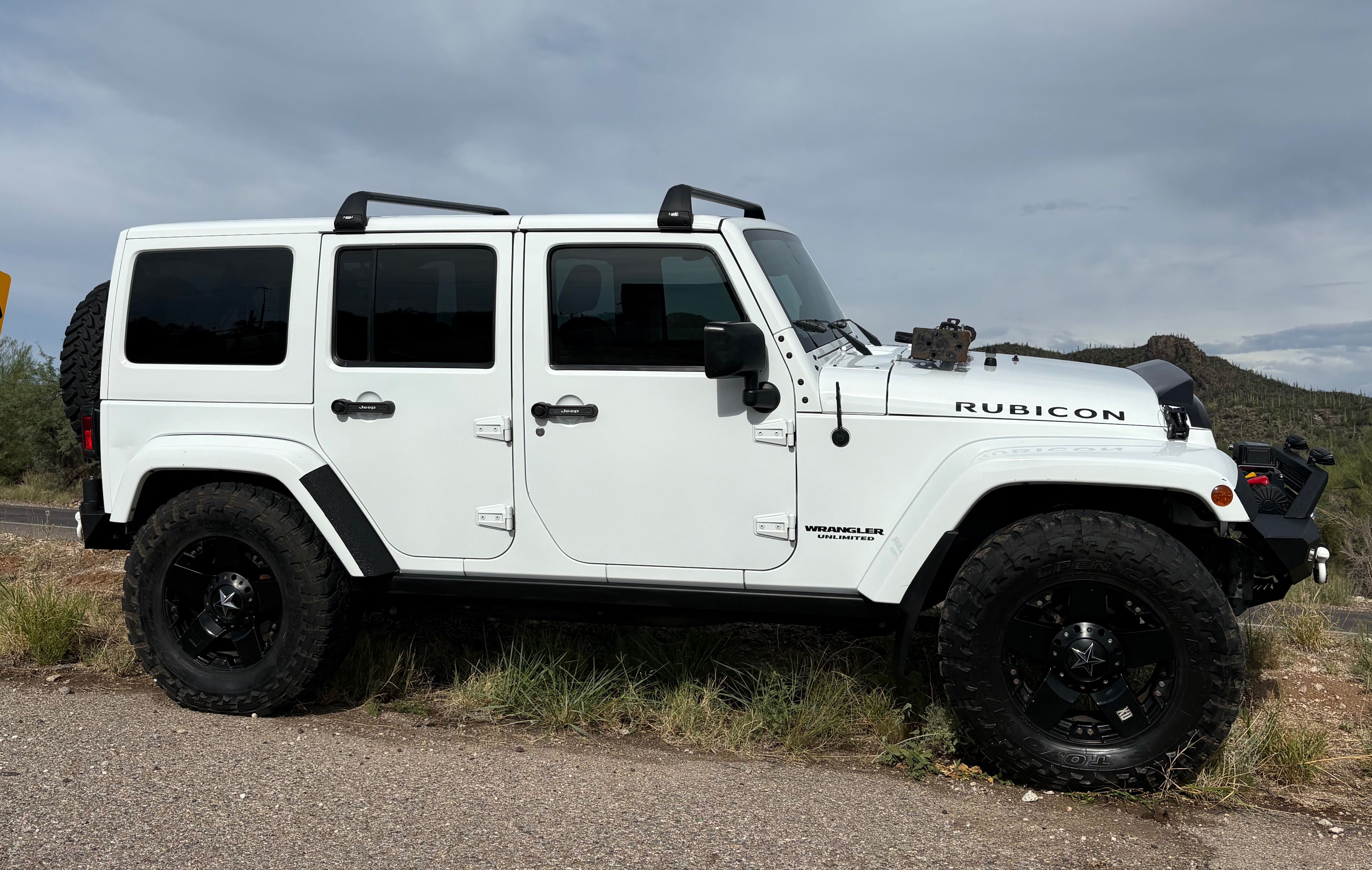 Used 2015 Jeep Wrangler Unlimited Rubicon w/ Connectivity Group AWD/4WD image 1