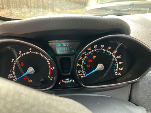 Used 2015 Ford Fiesta SE image 9