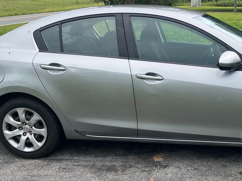 Used 2013 MAZDA MAZDA3 i SV FWD image 2