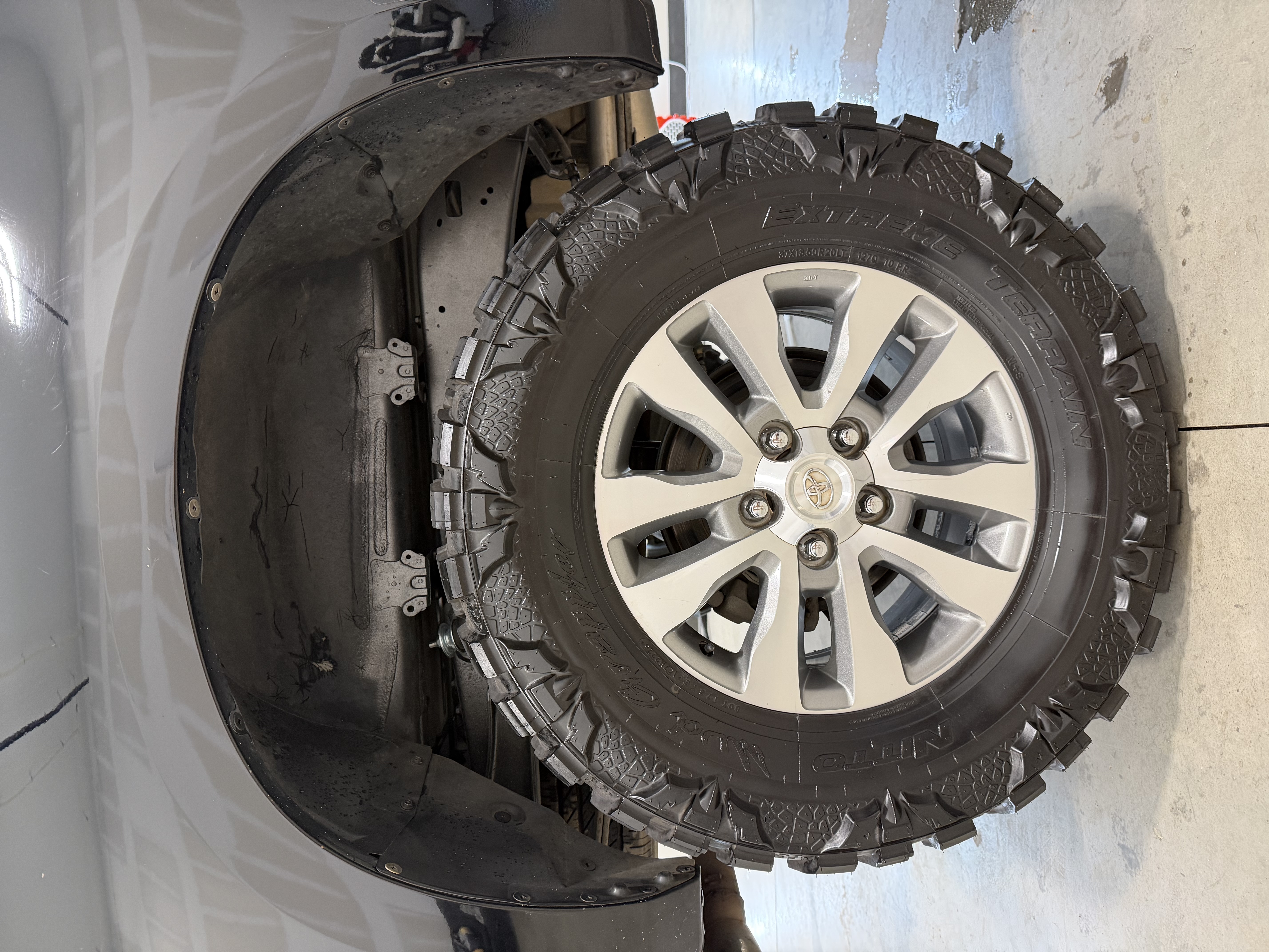 Used 2013 Toyota Tundra 4x4 CrewMax w/ TRD Off-Road Pkg image 4