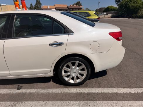 Used 2012 Lincoln MKZ image 2