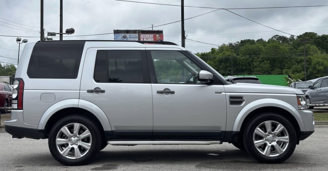 Used 2016 Land Rover LR4 HSE AWD/4WD image 2