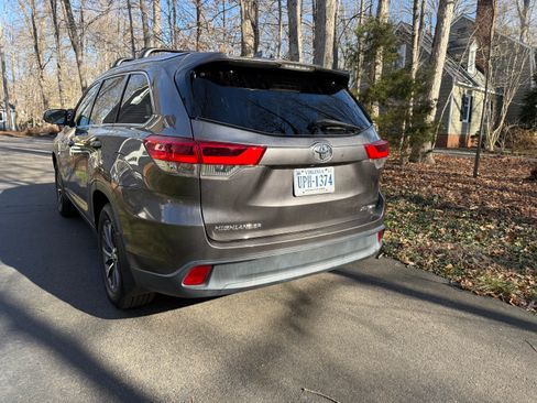 Used 2017 Toyota Highlander XLE image 5
