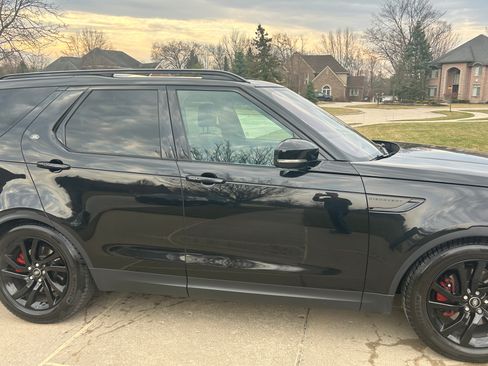 Used 2017 Land Rover Discovery HSE image 8