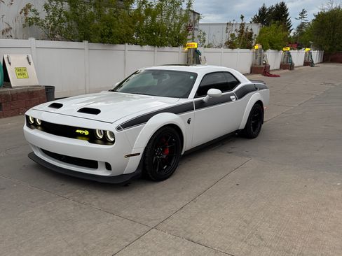 Used 2023 Dodge Challenger SRT Hellcat RWD image 1