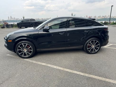 Used 2022 Porsche Cayenne Coupe AWD/4WD image 2
