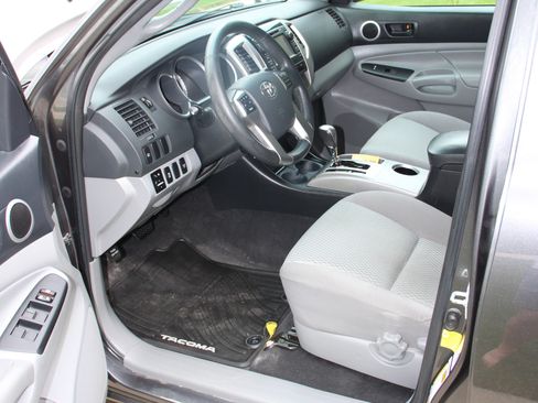 Used 2013 Toyota Tacoma 4x4 Double Cab w/ SR5 Pkg image 12