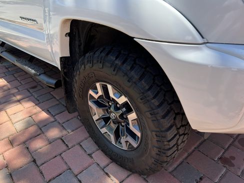 Used 2013 Toyota Tacoma 4x4 Double Cab w/ TRD Off-Road Pkg image 2
