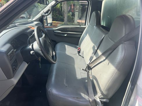 Used 2002 Ford F250 2WD Regular Cab Super Duty image 11