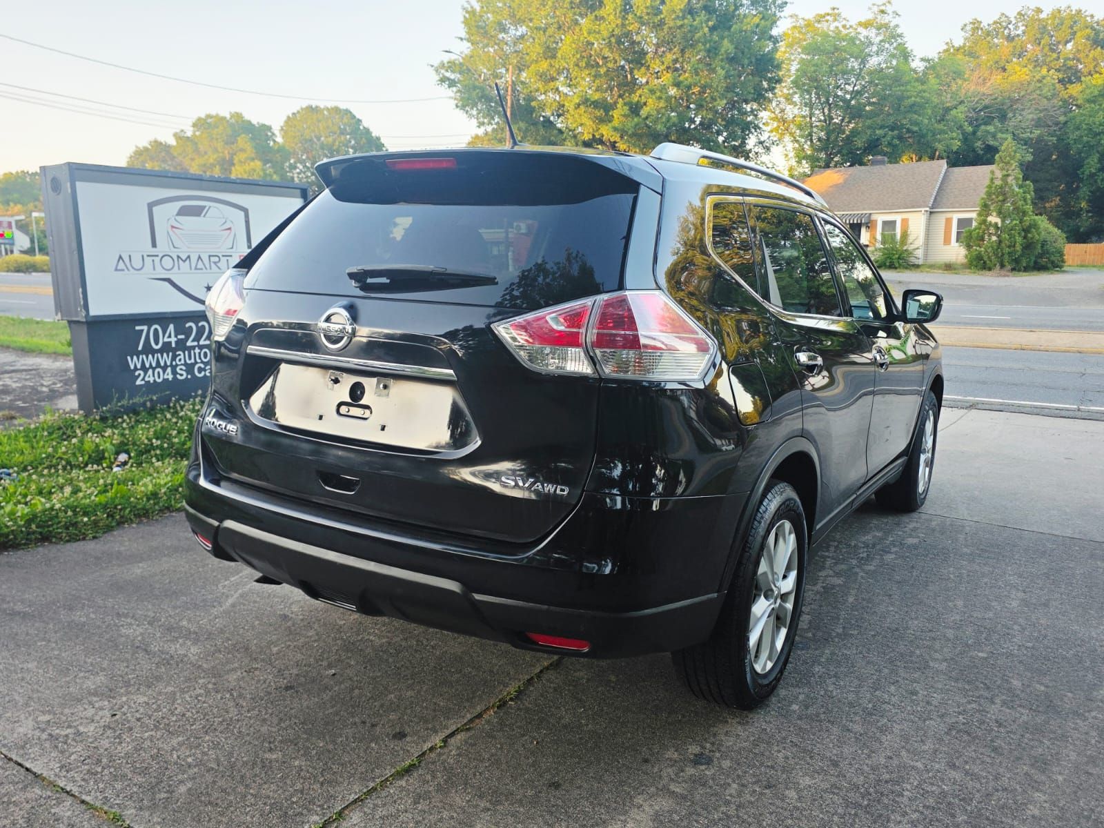 Used 2015 Nissan Rogue SV AWD/4WD image 5
