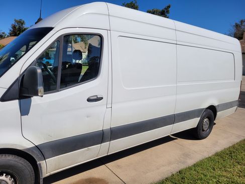 Used 2021 Freightliner Sprinter 2500 image 6