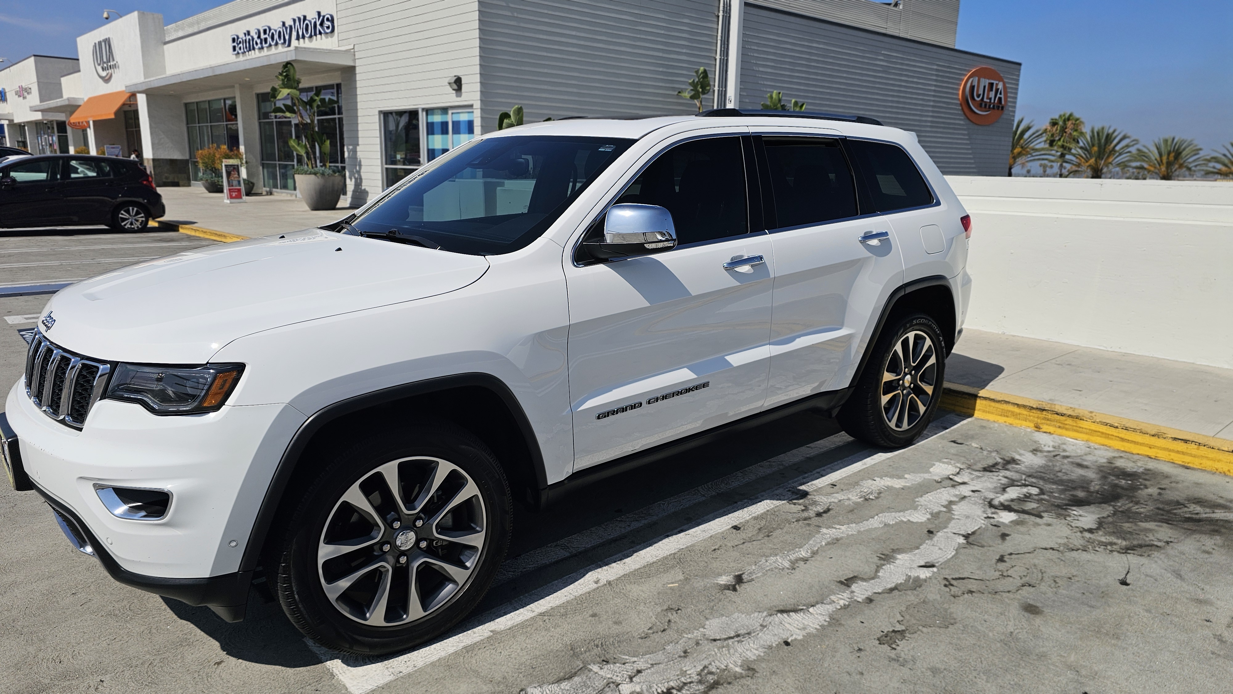 Used 2018 Jeep Grand Cherokee Limited w/ Luxury Group II AWD/4WD image 1