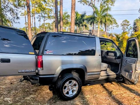 Used 1999 Chevrolet Tahoe 4WD 2-Door w/ Preferred Equipment Group image 1