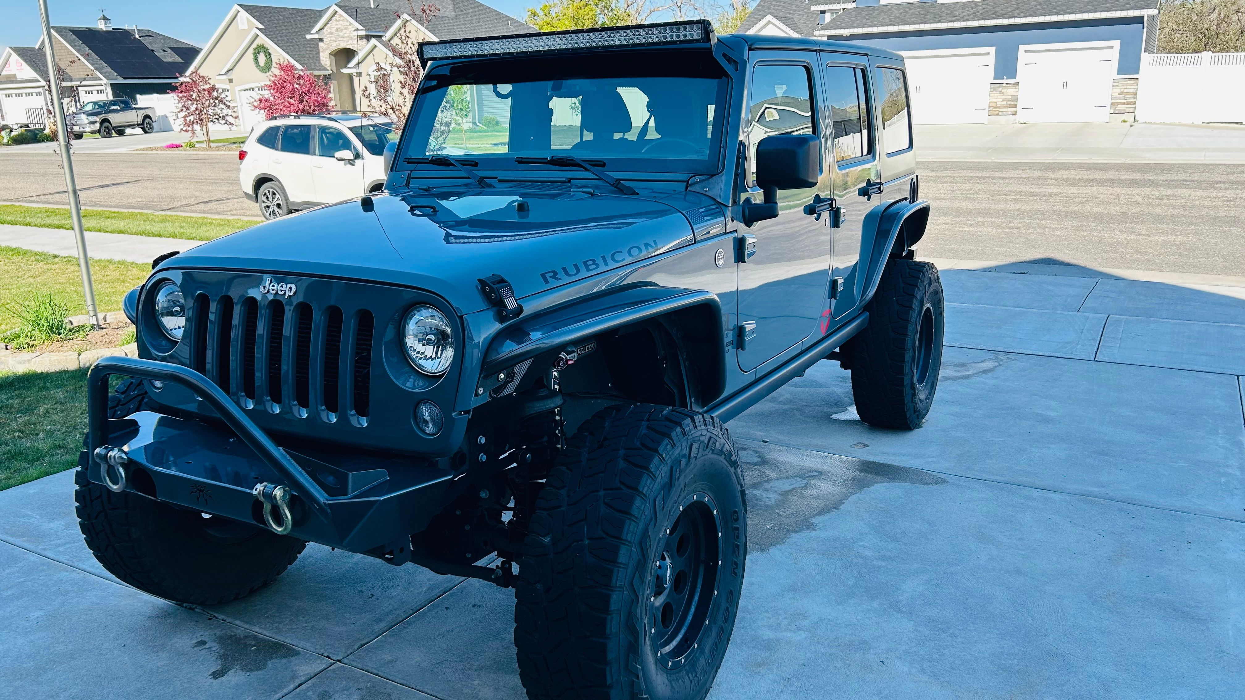 Used 2015 Jeep Wrangler Unlimited Rubicon w/ Connectivity Group AWD/4WD image 6