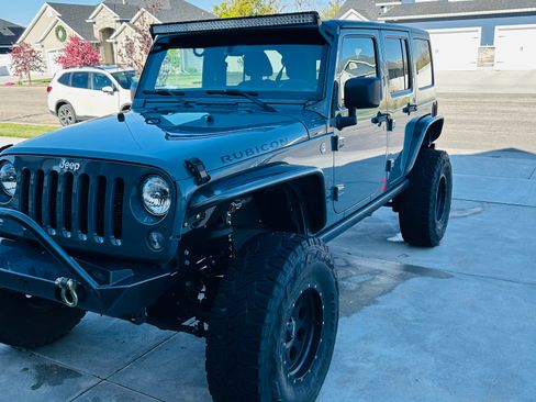 Used 2015 Jeep Wrangler Unlimited Rubicon w/ Connectivity Group AWD/4WD image 6