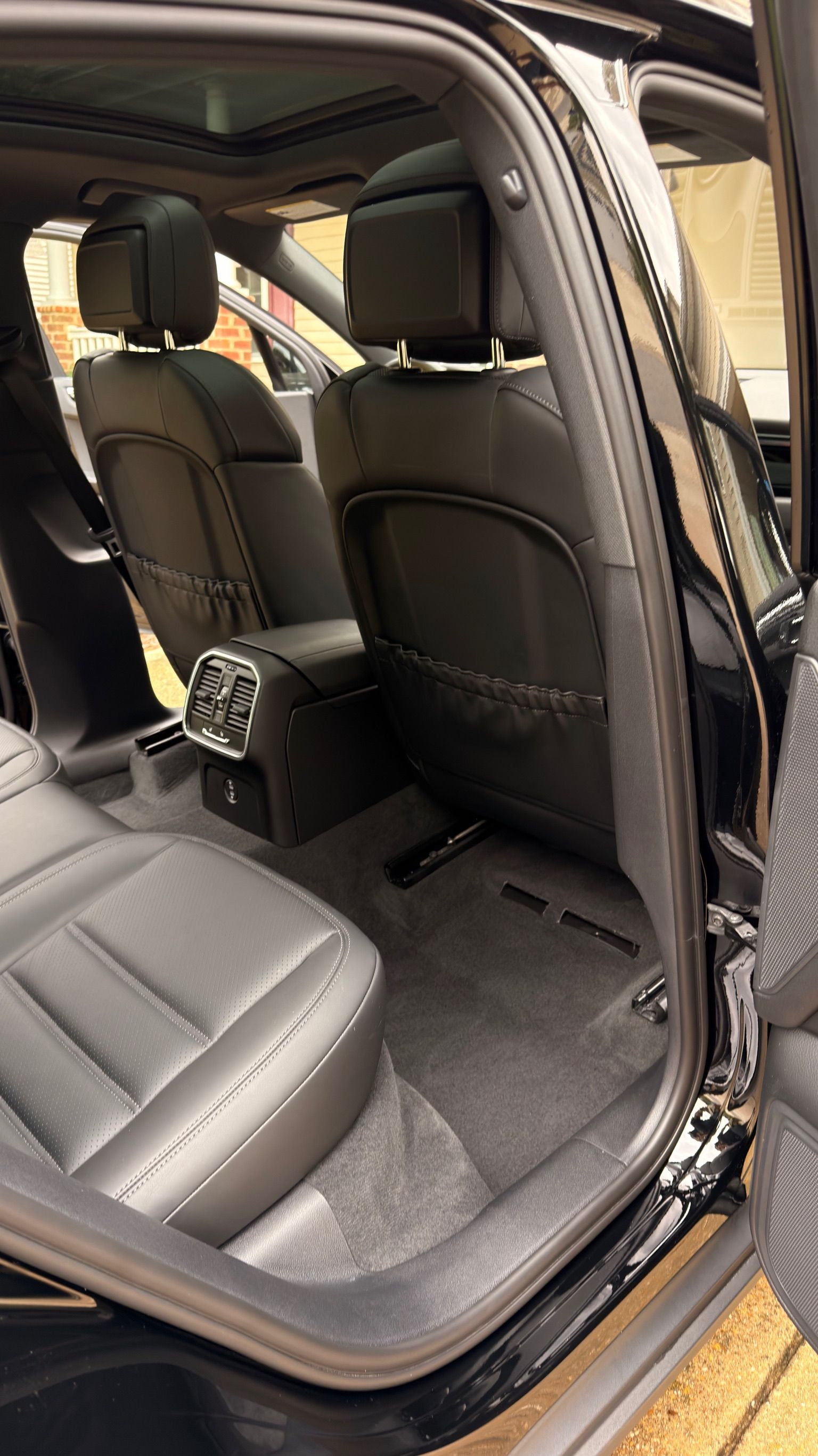 Used 2023 Porsche Macan AWD/4WD image 10