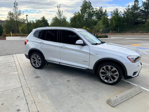 Used 2017 BMW X3 xDrive28i AWD/4WD image 2