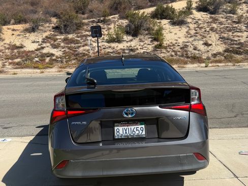 Used 2019 Toyota Prius LE w/ Carpet Mat Package FWD image 1