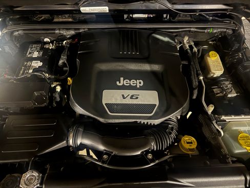 Used 2017 Jeep Wrangler Unlimited Rubicon image 4