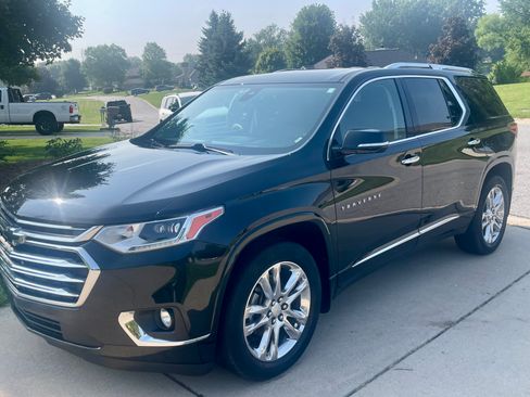 Used 2019 Chevrolet Traverse High Country w/ LPO, Floor Liner Package AWD/4WD image 1