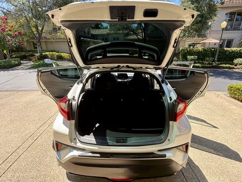 Used 2018 Toyota C-HR XLE FWD image 8