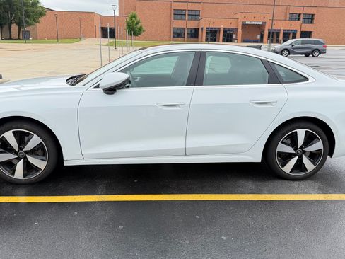 Used 2025 Audi A5 2.0T Premium Plus w/ Premium Plus AWD/4WD image 5