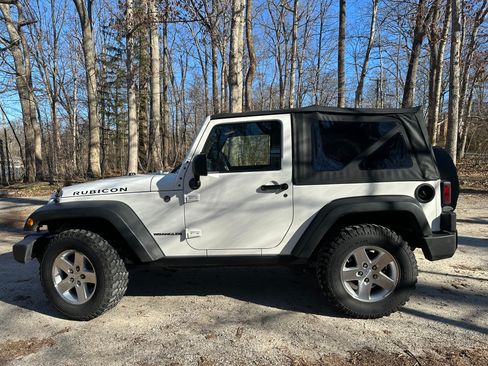 Used 2009 Jeep Wrangler Rubicon w/ PWR Convenience Group image 4
