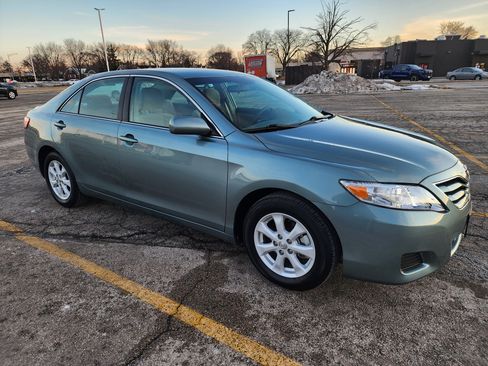 Used 2010 Toyota Camry LE image 6