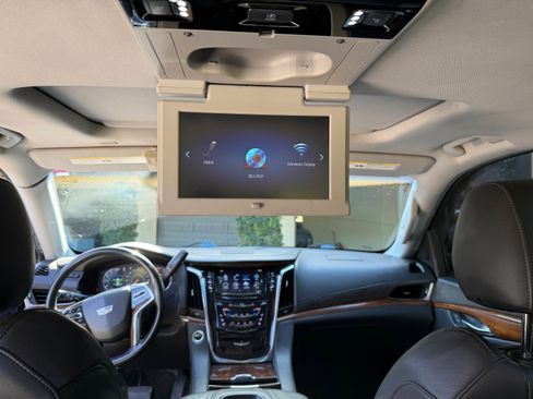 Used 2017 Cadillac Escalade ESV Premium Luxury image 7