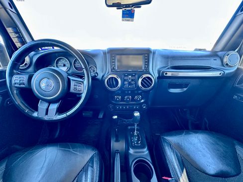 Used 2016 Jeep Wrangler Unlimited Sahara image 9