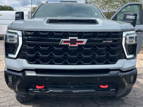 Used 2025 Chevrolet Silverado 2500 ZR2 w/ Technology Package AWD/4WD image 5