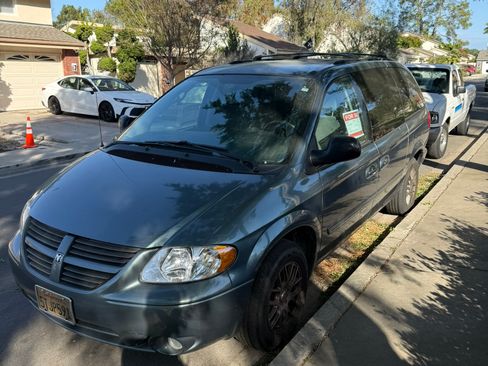 Used 2006 Dodge Grand Caravan SXT image 4