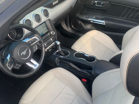 Used 2016 Ford Mustang Premium image 11