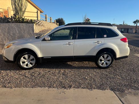Used 2011 Subaru Outback 2.5i Premium image 4