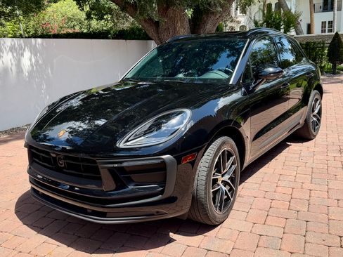 Used 2023 Porsche Macan AWD/4WD image 2