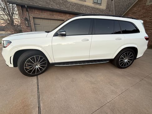 Used 2022 Mercedes-Benz GLS 450 4MATIC image 2
