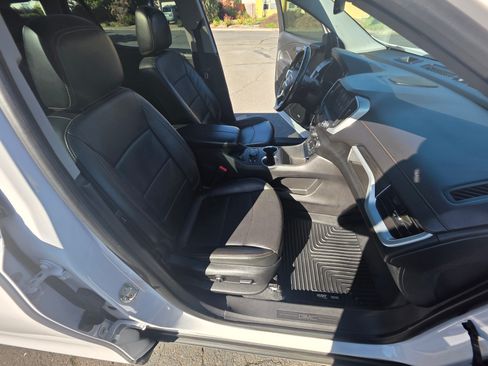 Used 2018 GMC Terrain SLT w/ Infotainment Package II image 9