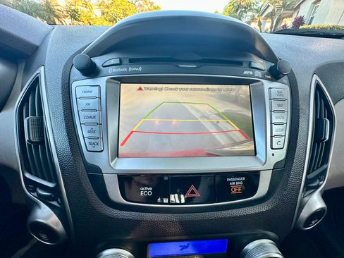 Used 2012 Hyundai Tucson Limited w/ Premium Pkg FWD image 26