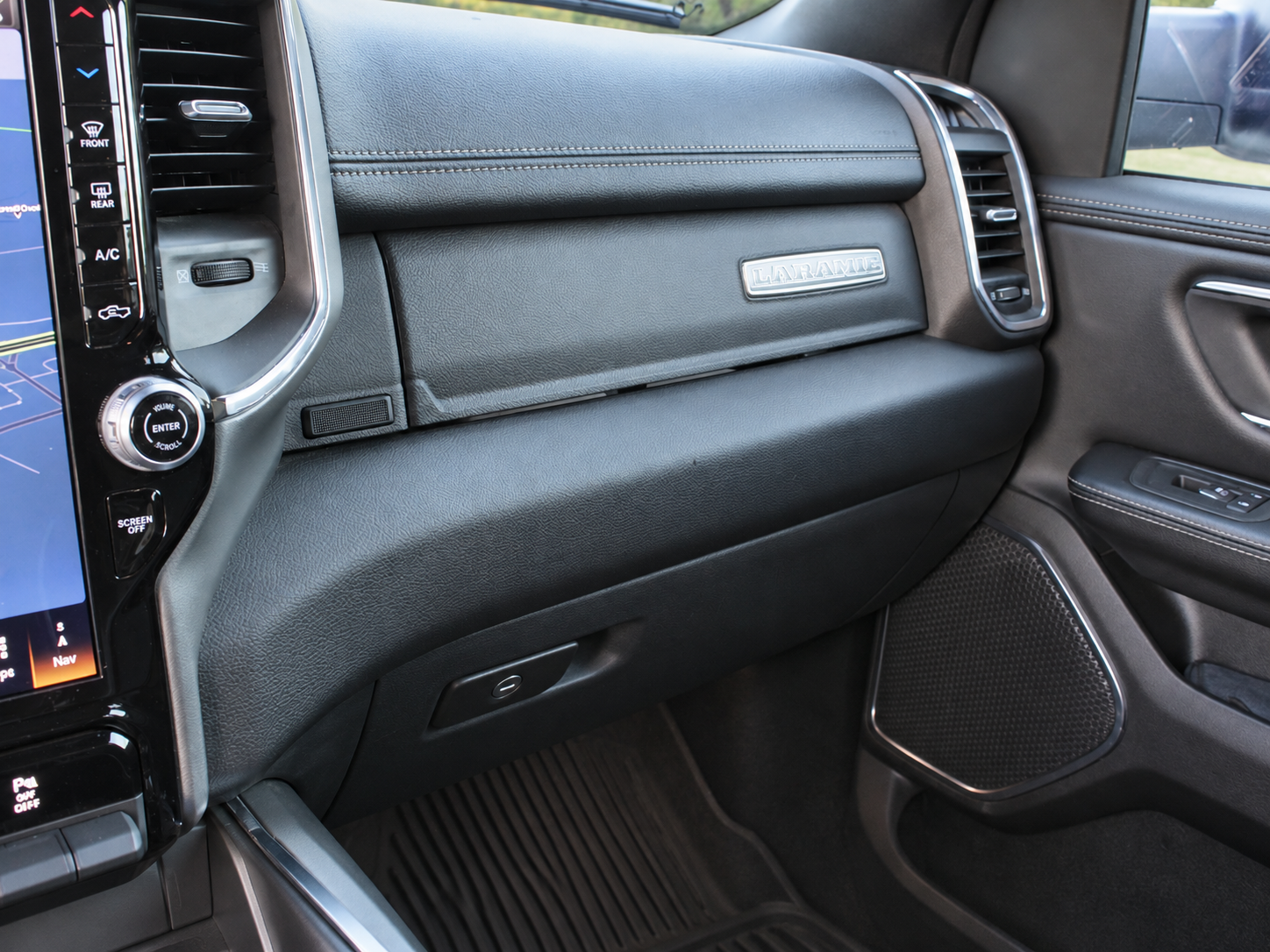Used 2025 RAM 1500 Laramie AWD/4WD image 25
