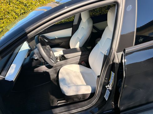 Used 2019 Tesla Model 3 Standard Range Plus image 6