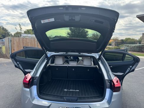 Used 2023 Lexus UX 250h FWD w/ Premium Package image 6