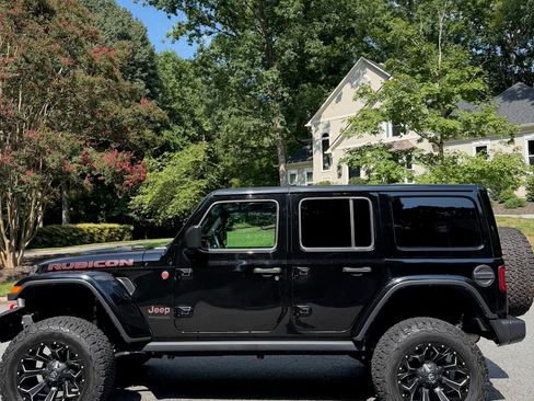 Used 2018 Jeep Wrangler Unlimited Rubicon AWD/4WD image 2