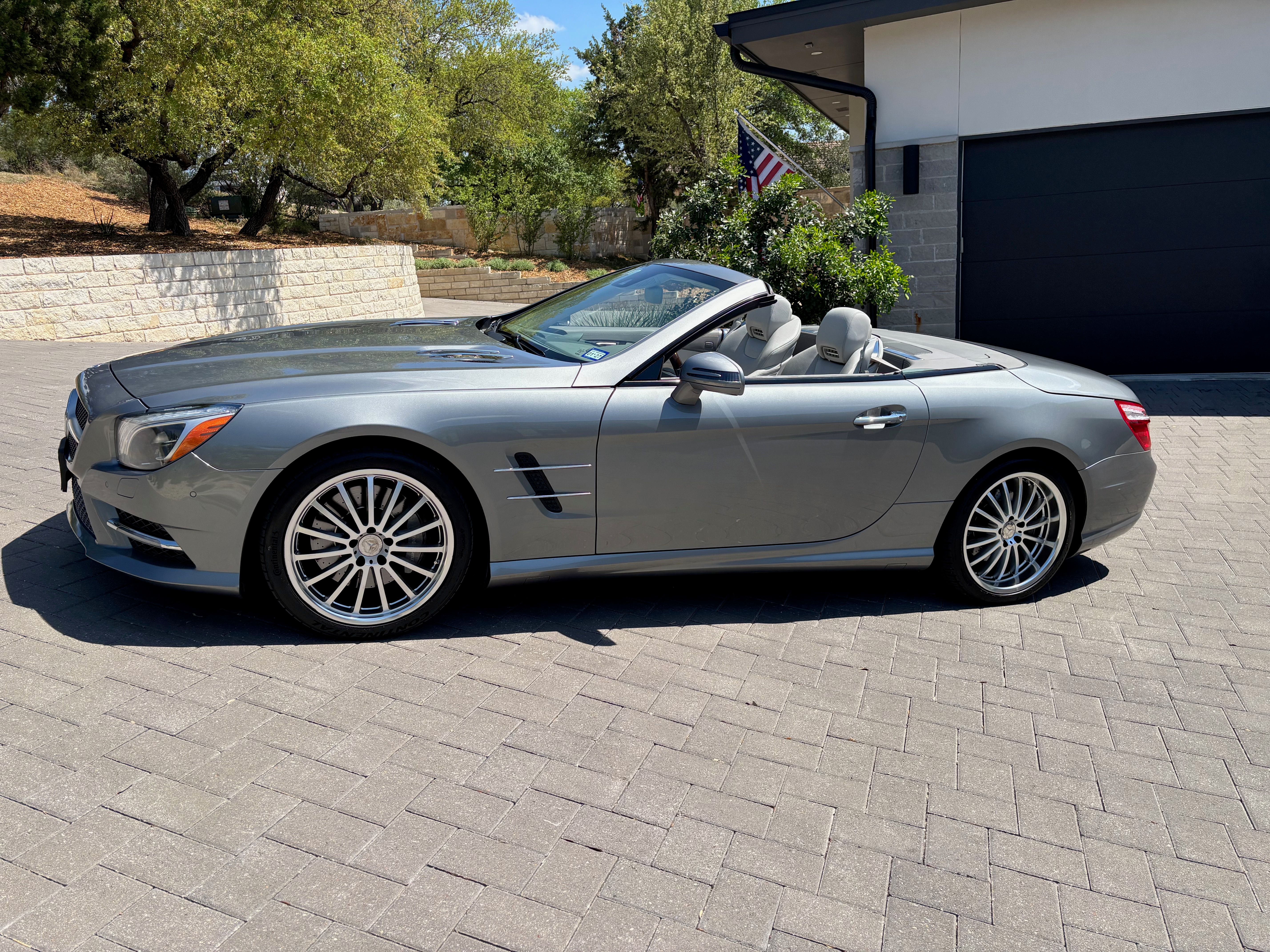 Used 2013 Mercedes-Benz SL 550 image 1