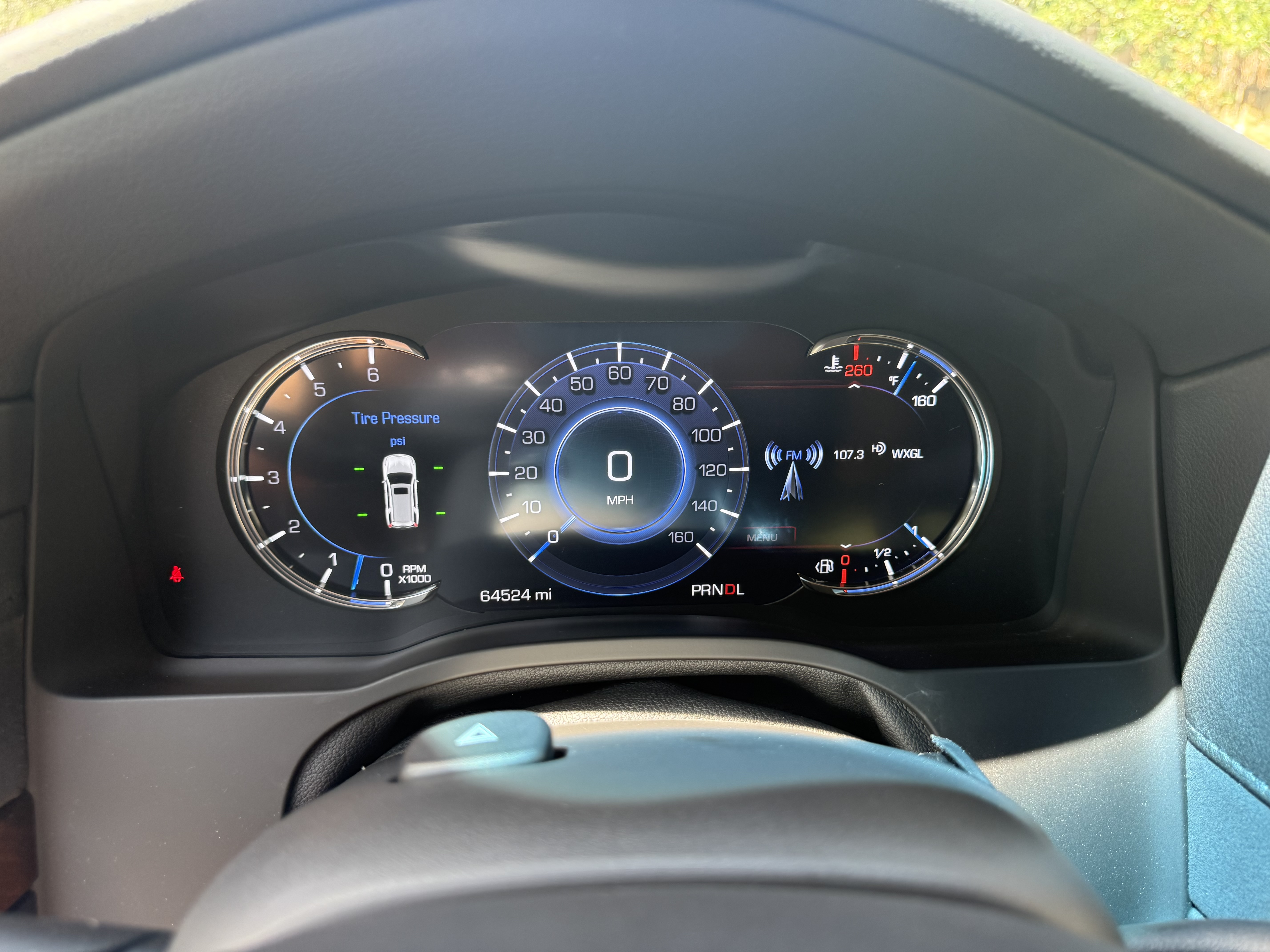 Used 2018 Cadillac Escalade Luxury RWD image 2
