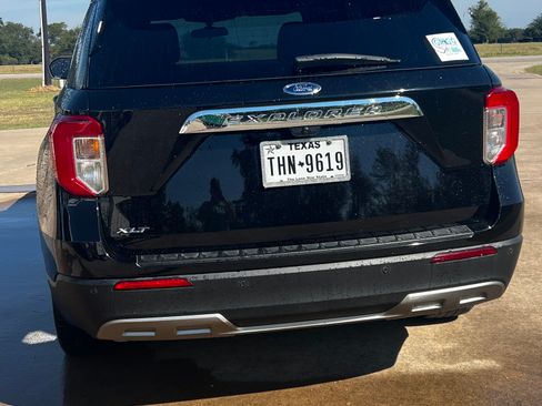 Used 2023 Ford Explorer XLT w/ Equipment Group 202A image 4