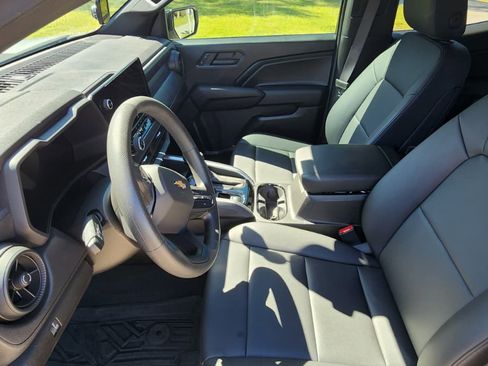 Used 2024 Chevrolet Colorado W/T w/ Safety Package image 9