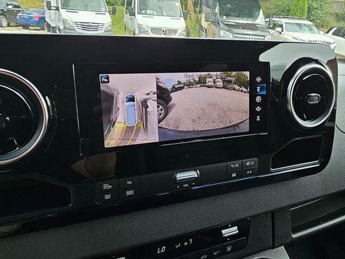 Used 2023 Mercedes-Benz Sprinter 2500 image 20