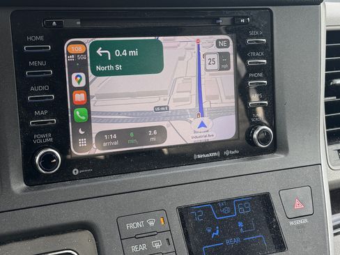 Used 2020 Toyota Sienna XLE Premium image 8